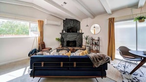 TV, fireplace, offices - Updated Studio near Central Redding w/Hot Tub (Redding)