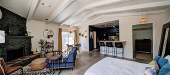 Updated Studio near Central Redding w/Hot Tub