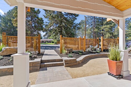 Cute, Quiet & Private Bungalow - Newly Remodeled