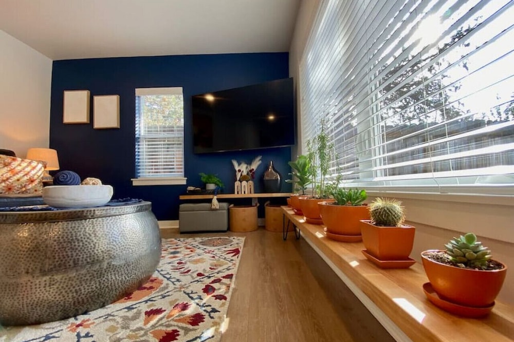 Cute, Quiet & Private Bungalow - Newly Remodeled