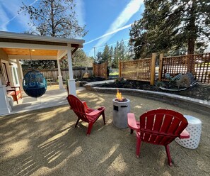 Terrace/patio - Cute, Quiet & Private Bungalow - Newly Remodeled (Bend)