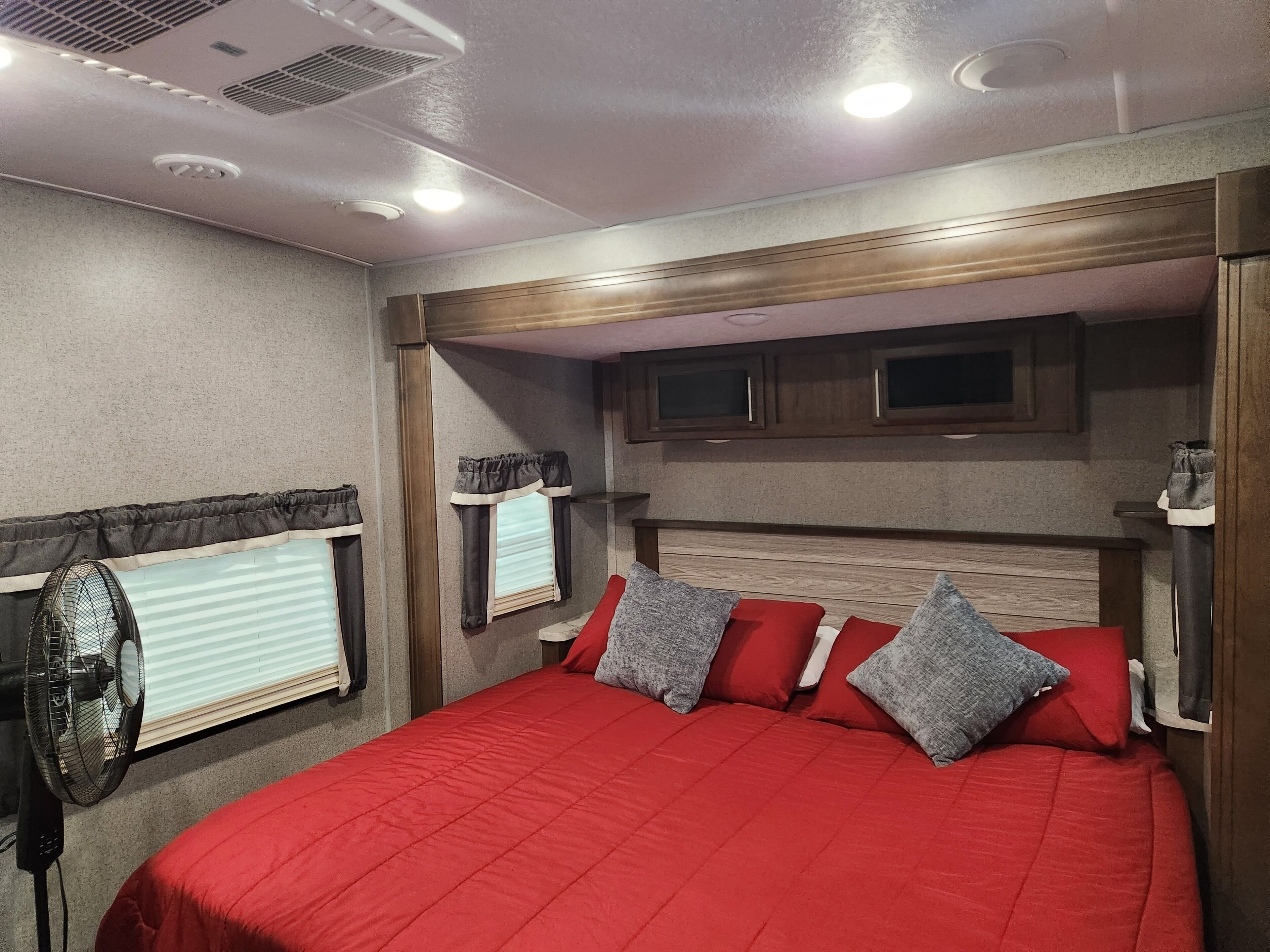 A quiet neighborhood in close proximity to all that Westlake has to offer. 