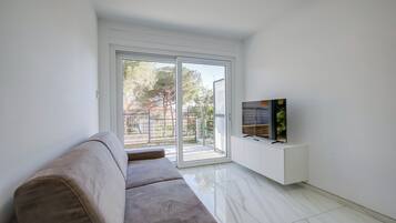 Appartement Standard, plusieurs chambres (Beachy Vibes- 900m from the beach) | Coin séjour