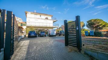 Appartamento Standard, camere multiple (Beachy Vibes- 900m from the beach) | Parco della struttura