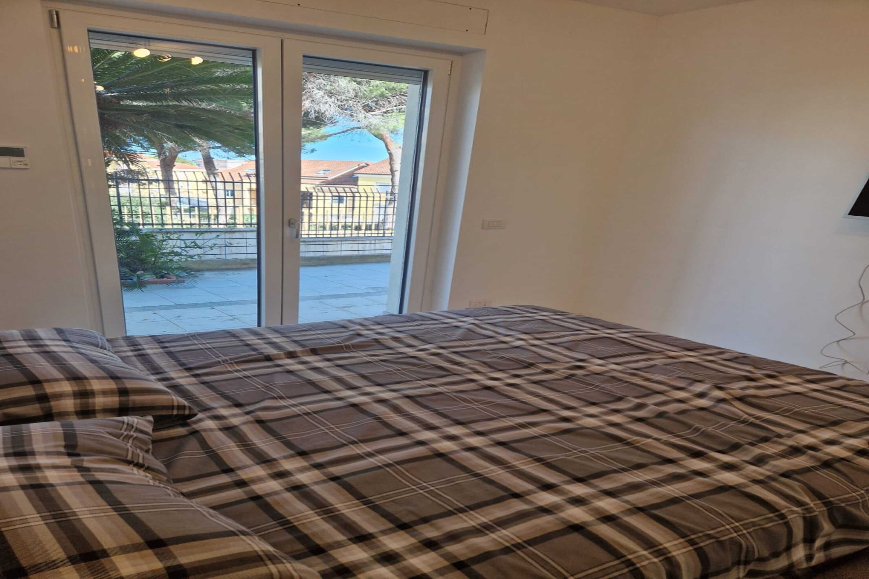 Beachy Vibes- 900m From the Beach