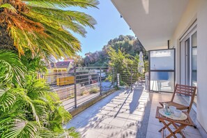 Standard Apartment, 1 Bedroom, Microwave (Beachy Vibes- 900m from the beach) | Property grounds