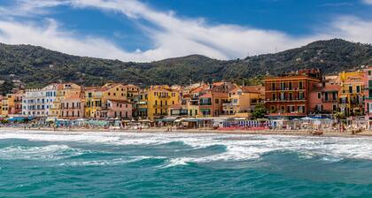 Beachy Vibes- 900m From the Beach