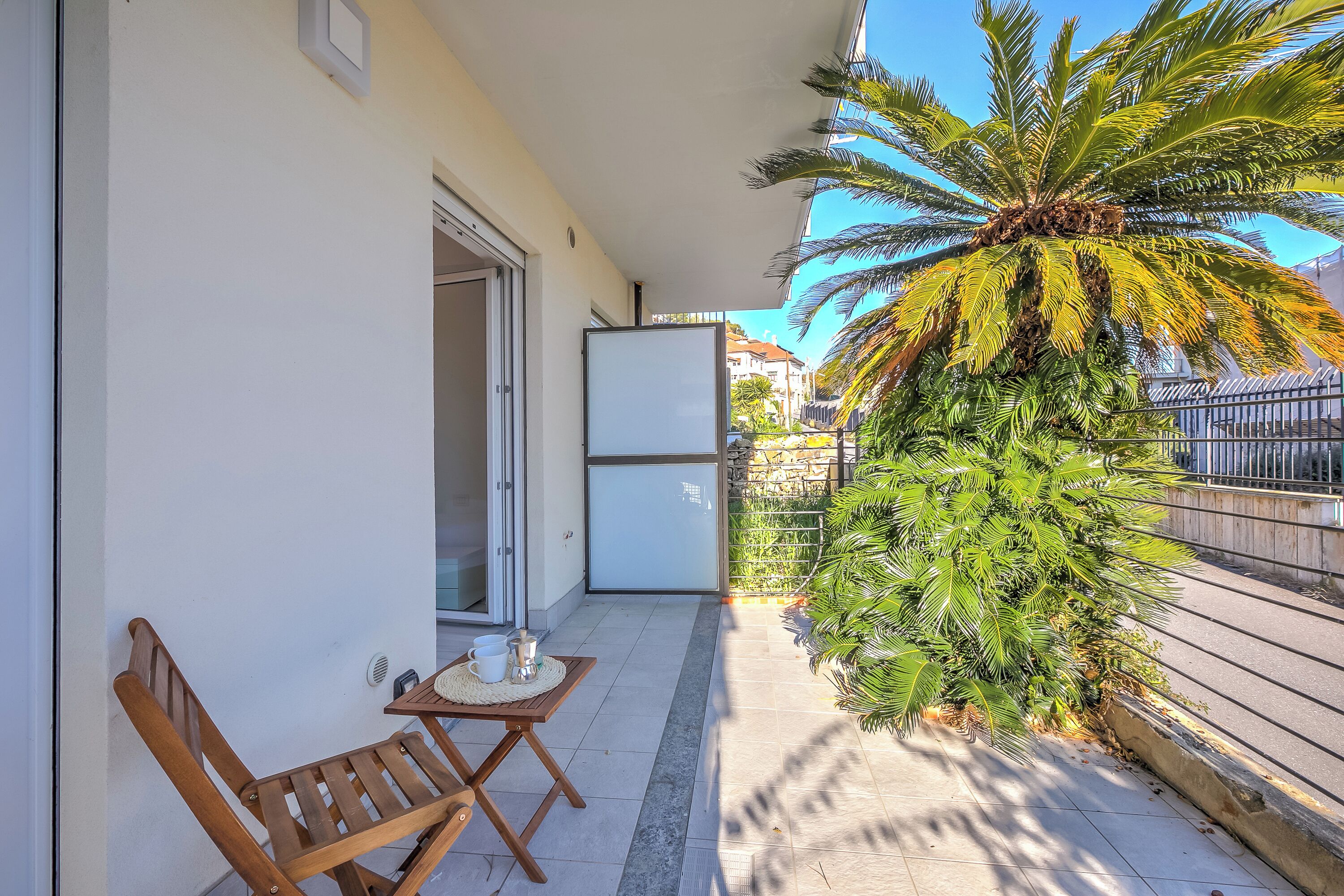 Apartemen Standar, beberapa kamar (Beachy Vibes- 900m from the beach) | Teras/patio