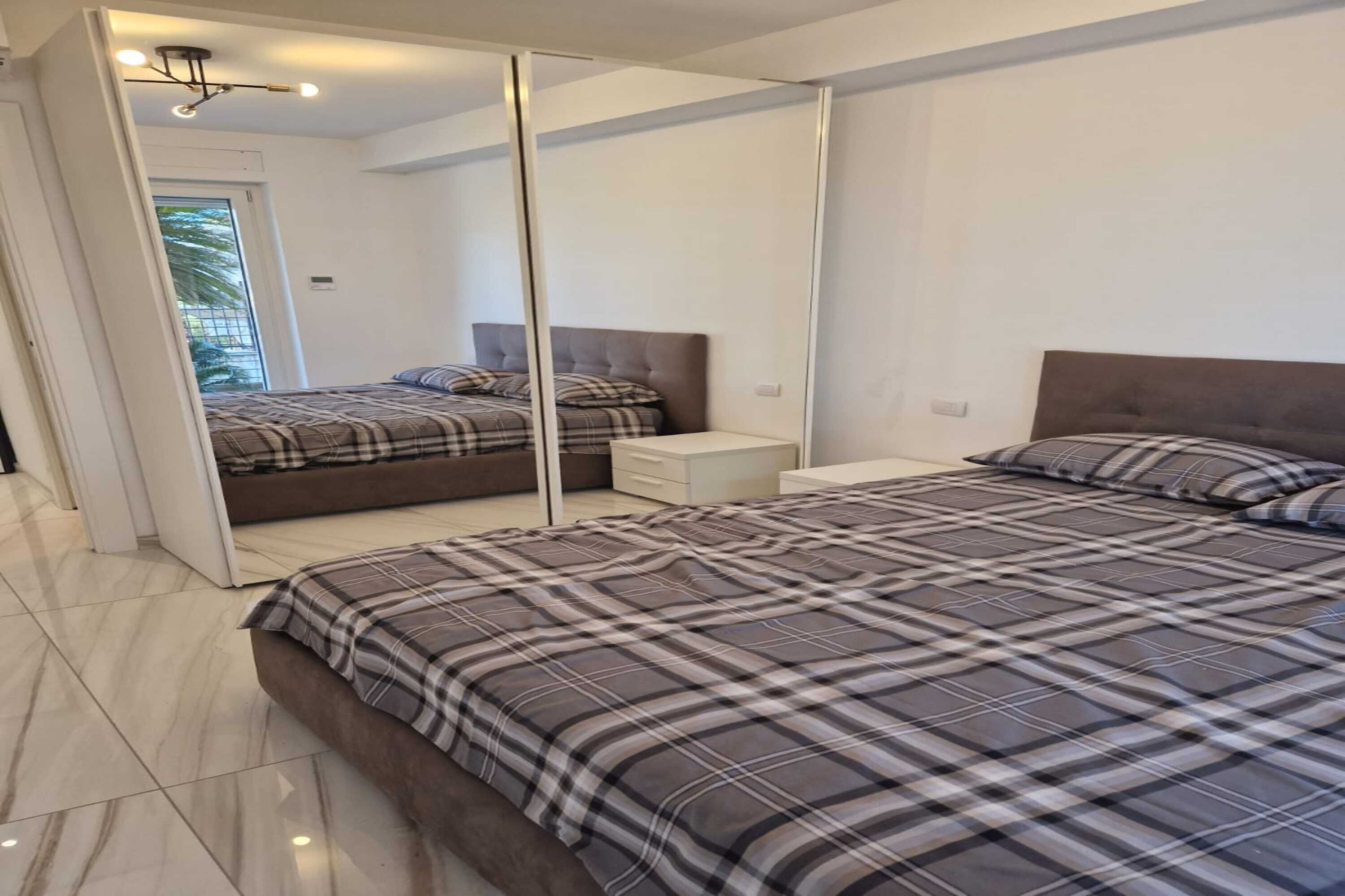 Beachy Vibes- 900m From the Beach