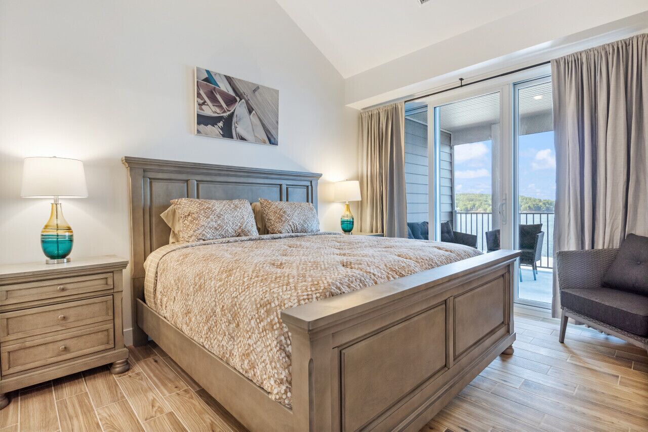 Luxury Island Penthouse - Waterfront, Pool and Deck!