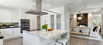 Luxury 4BR4Ba Basketball Court, Hot Tub Spa, Foosball, Pool Table, Tesla Charger