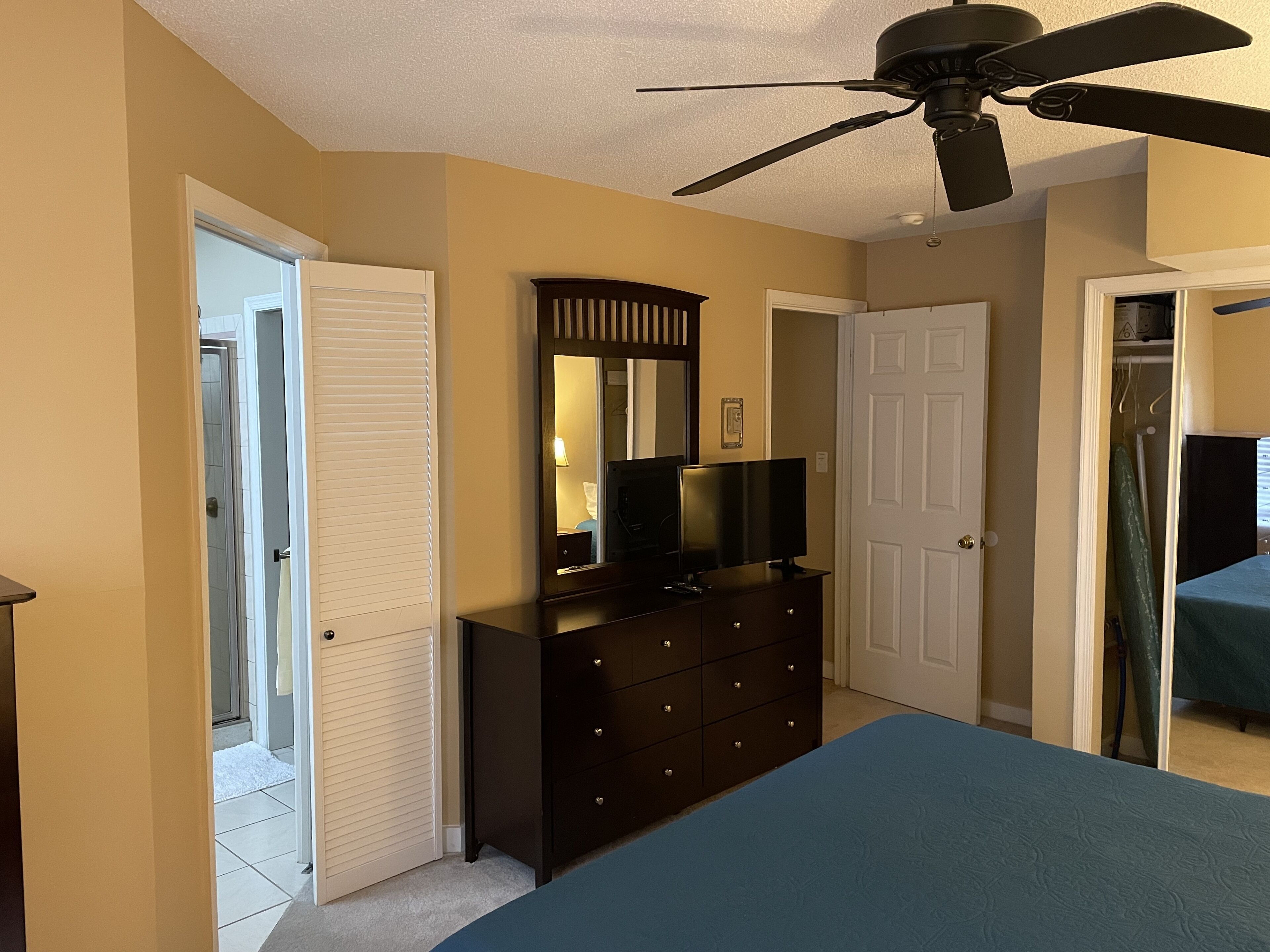 Beautiful Lake Harmony Townhouse with views of Big Boulder Lake