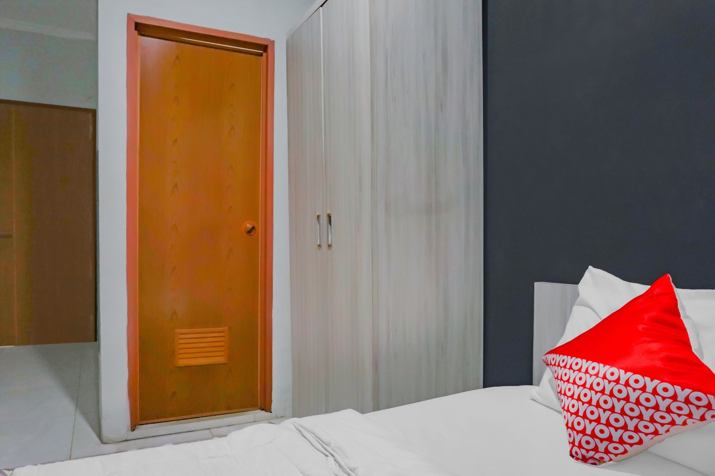 Standard Room | Desk, laptop workspace, bed sheets