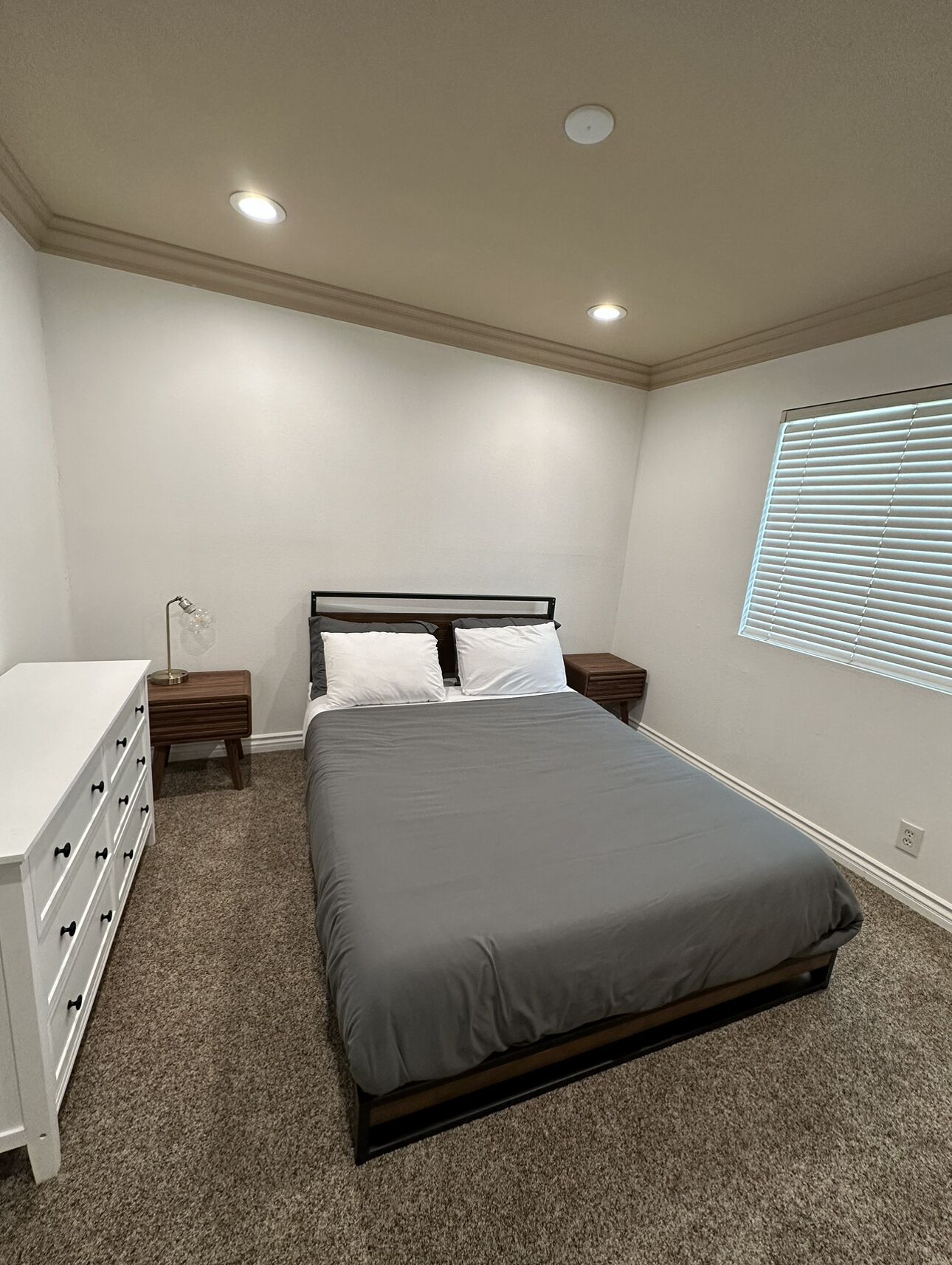 Family- Friendly Villa with Pool + BBQ + Fire-pit, close to Disney & Water Park 