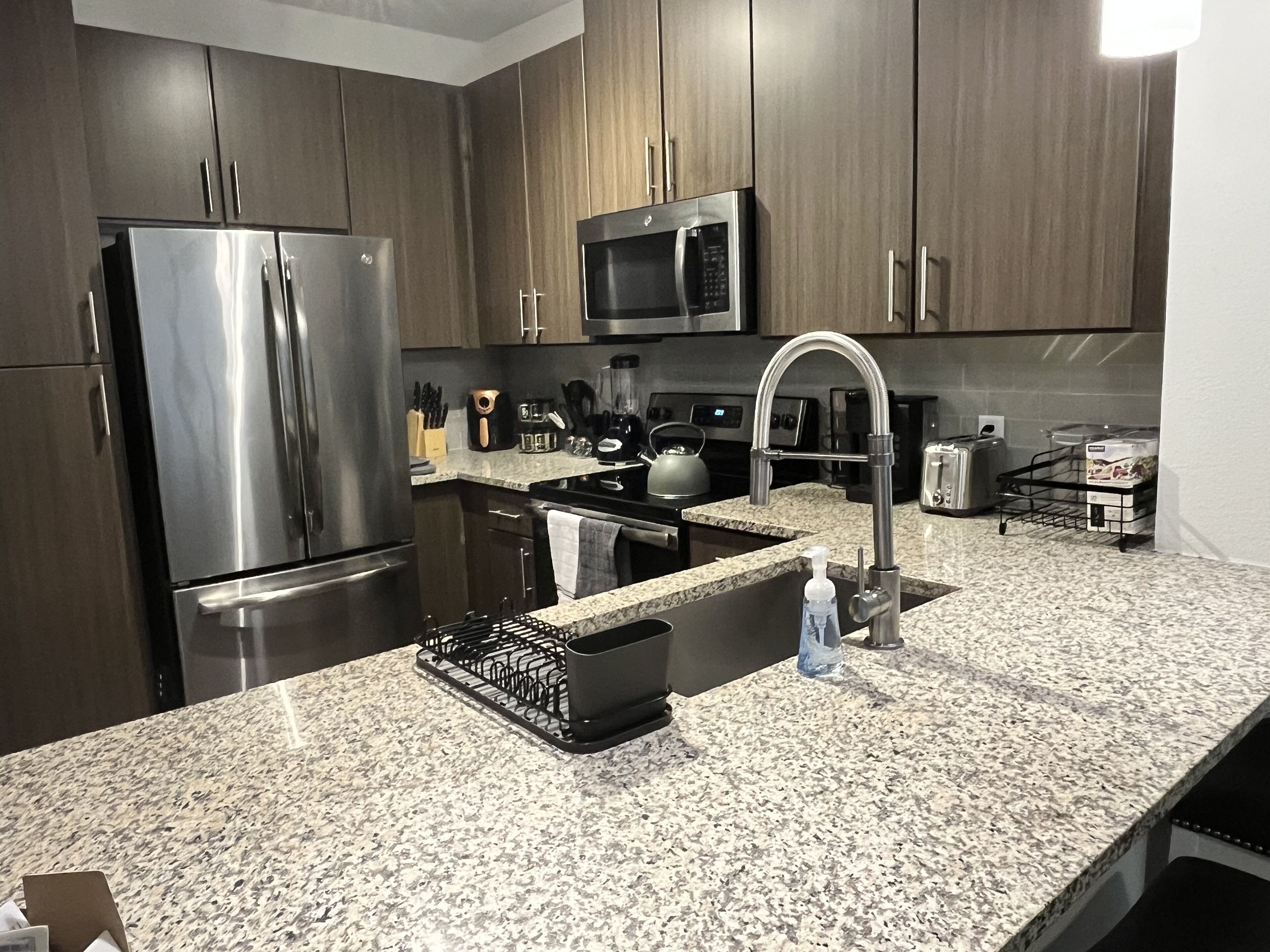 Cozy apartment minutes from Bush IAH airport FREE PARKING 