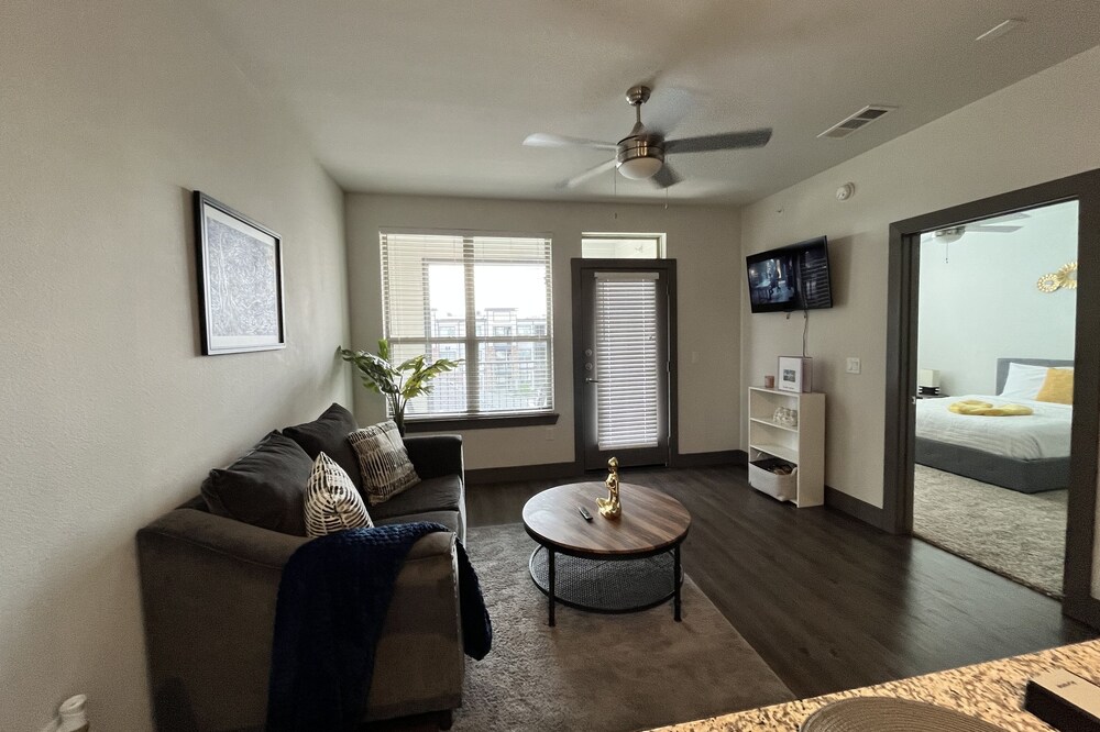 Cozy apartment minutes from Bush IAH airport FREE PARKING