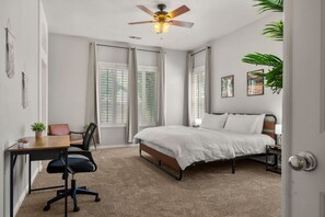 4 sovrum, skrivbord, strykjärn/strykbräda och wi-fi