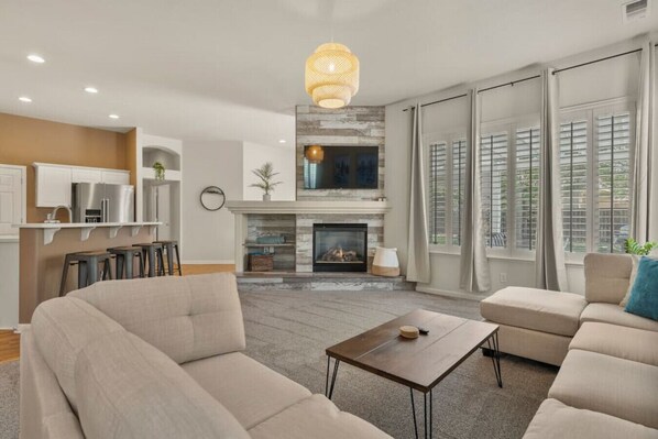 TV, fireplace