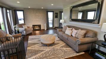 Een smart-tv en een open haard