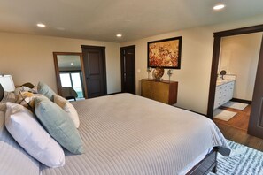 7 bedrooms, desk, iron/ironing board, WiFi