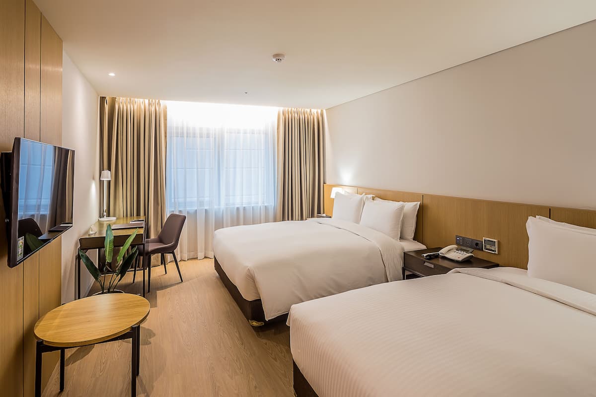 1 bedroom, premium bedding, down duvets, in-room safe