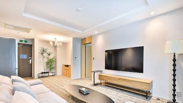 Televisión LED, piso con calefacción, impresora