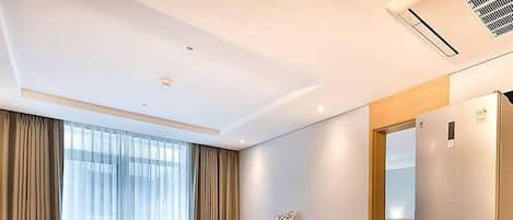 Premier Suite Movie & Rest Room (No parking allowed) | Wohnbereich