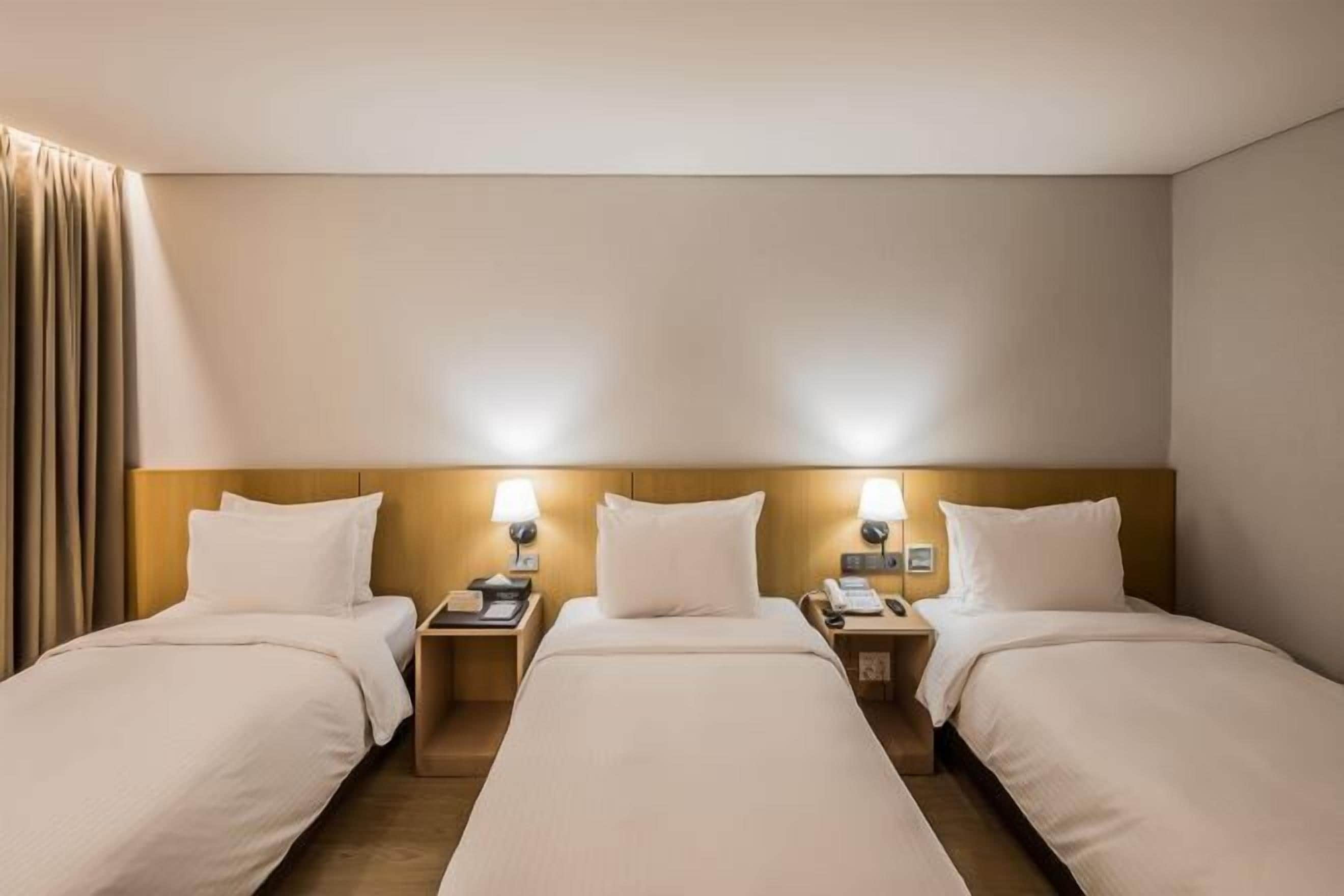 Luxe beddengoed, donsdekens, een kluis op de kamer