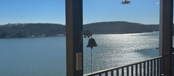 Most Exquisite View on the Lake!