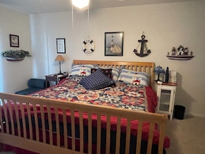 3 bedrooms, desk, iron/ironing board, free WiFi