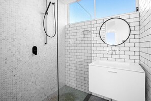 Douche, serviettes fournies