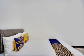 Double Room | Laptop workspace, free WiFi, bed sheets - Hotel O Rumah Kost Gresik Syariah (Gresik)