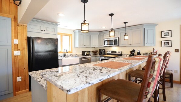 Refrigerador, microondas, horno, placa de cocina