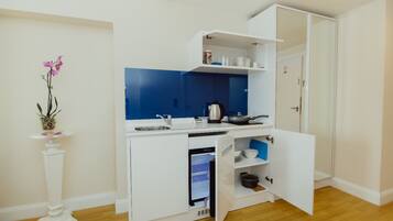 Fridge, microwave, stovetop, coffee/tea maker