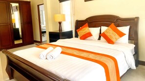 3 bedrooms, desk, iron/ironing board, WiFi