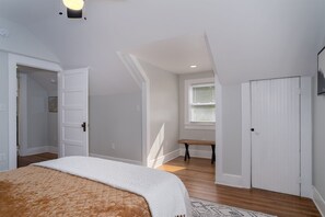 3 bedrooms, desk, iron/ironing board, travel crib