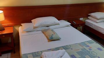 Deluxe Suite | 1 bedroom, Egyptian cotton sheets, premium bedding, minibar