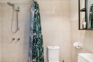 Douche, sĂšche-cheveux