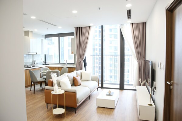 Deluxe G1112 | Living area | 55-inch Smart TV with digital channels, TV - ecogreen saigon (Ho Chi Minh City)