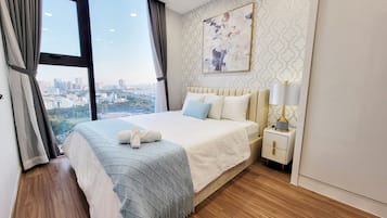 2 habitaciones, espacio para trabajar con laptop y cortinas blackout