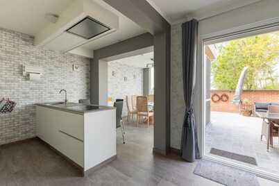 Modern Villa w/ Private Yard