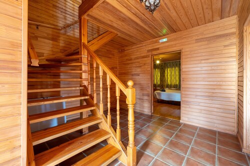 Chalet 'La Casa De Clara Y Roger' with Shared Terrace, Balcony and Wi-Fi