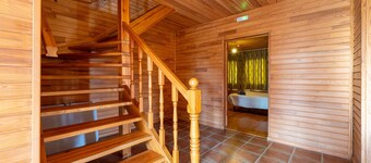 Chalet 'La Casa De Clara Y Roger' avec terrasse partagée, balcon et Wi-Fi