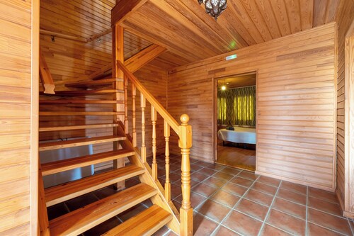 Chalet 'La Casa De Clara Y Roger' avec terrasse partagée, balcon et Wi-Fi