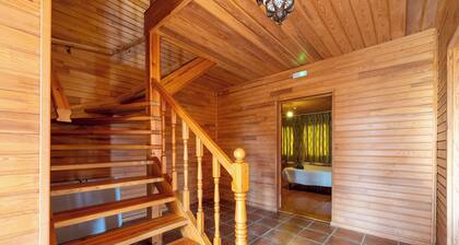 Chalet 'La Casa De Clara Y Roger' avec terrasse partagée, balcon et Wi-Fi