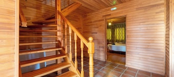 Chalet 'La Casa De Clara Y Roger' con terraza compartida, balcón y Wi-Fi