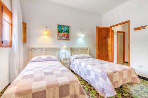 3 chambres, accès au Wi-Fi (inclus), literie fournie