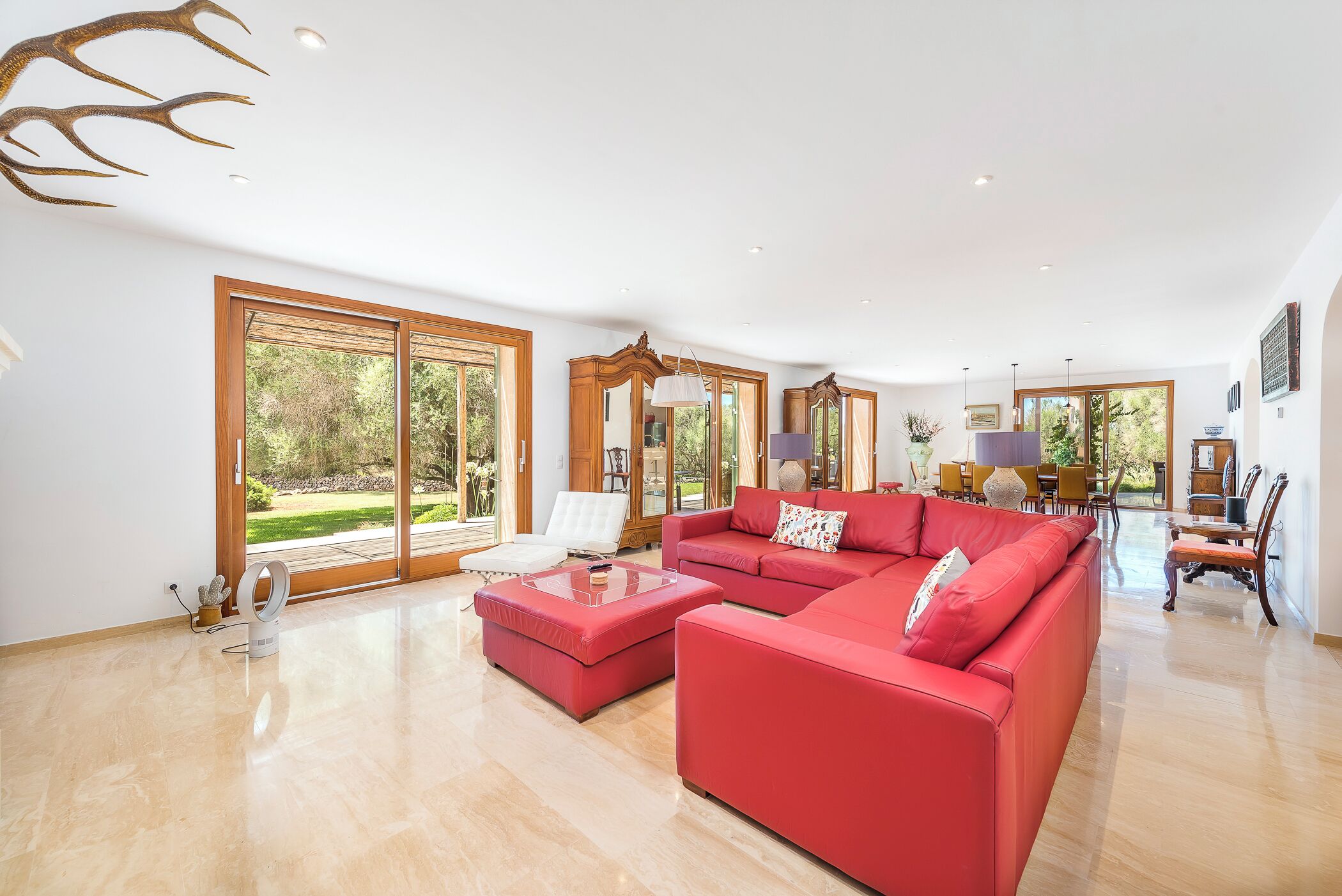 电视、壁炉、乒乓球