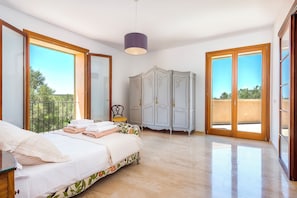 5 slaapkamers, een strijkplank/strijkijzer, gratis wifi, beddengoed