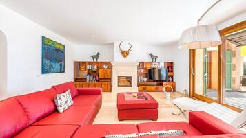 TV, peis og bordtennis